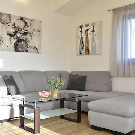 דירה T&t Sea View Apartment, Balcony, Barbecue, Parking