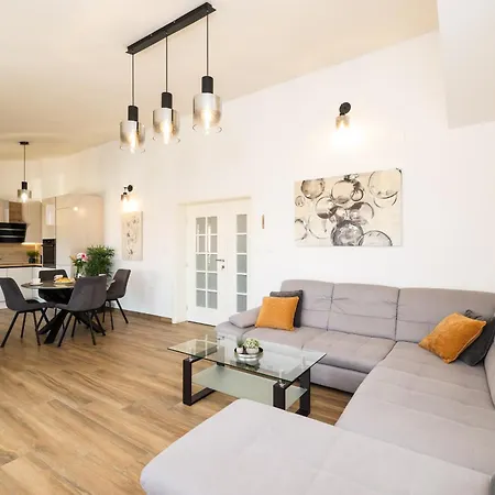 Apartamento T&t Sea View Apartment, Balcony, Barbecue, Parking Zadar