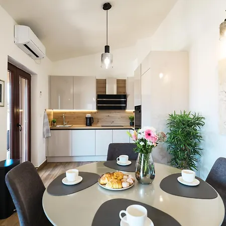 Apartamento T&t Sea View Apartment, Balcony, Barbecue, Parking Zadar