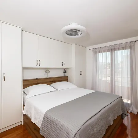 Apartman T&t Sea View Apartment, Balcony, Barbecue, Parking